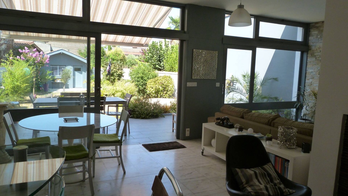 Talence Apartment | Bright house, modern and air conditioned with lovely garden and spa