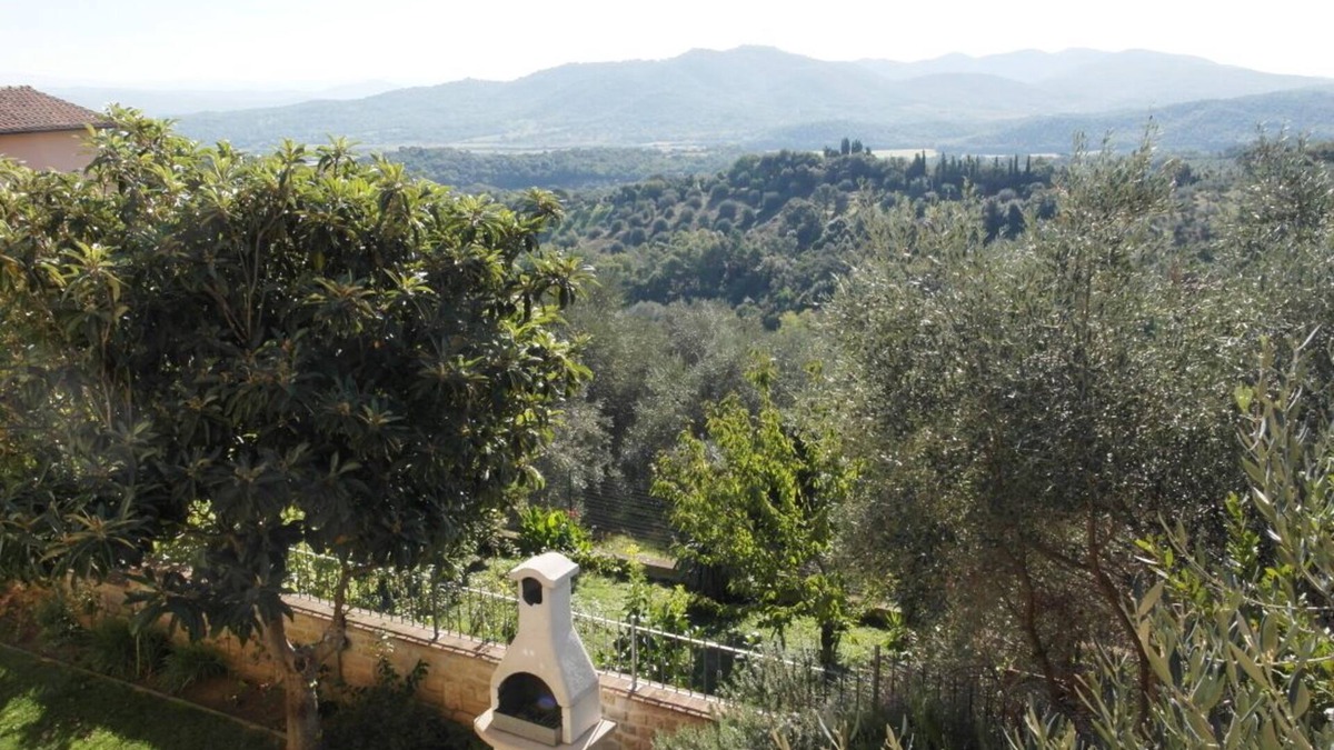 Caldana House | Bright house with garden and panoramic views to the south and the sea