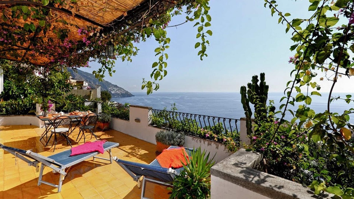 Positano House | Bright independent house - A637