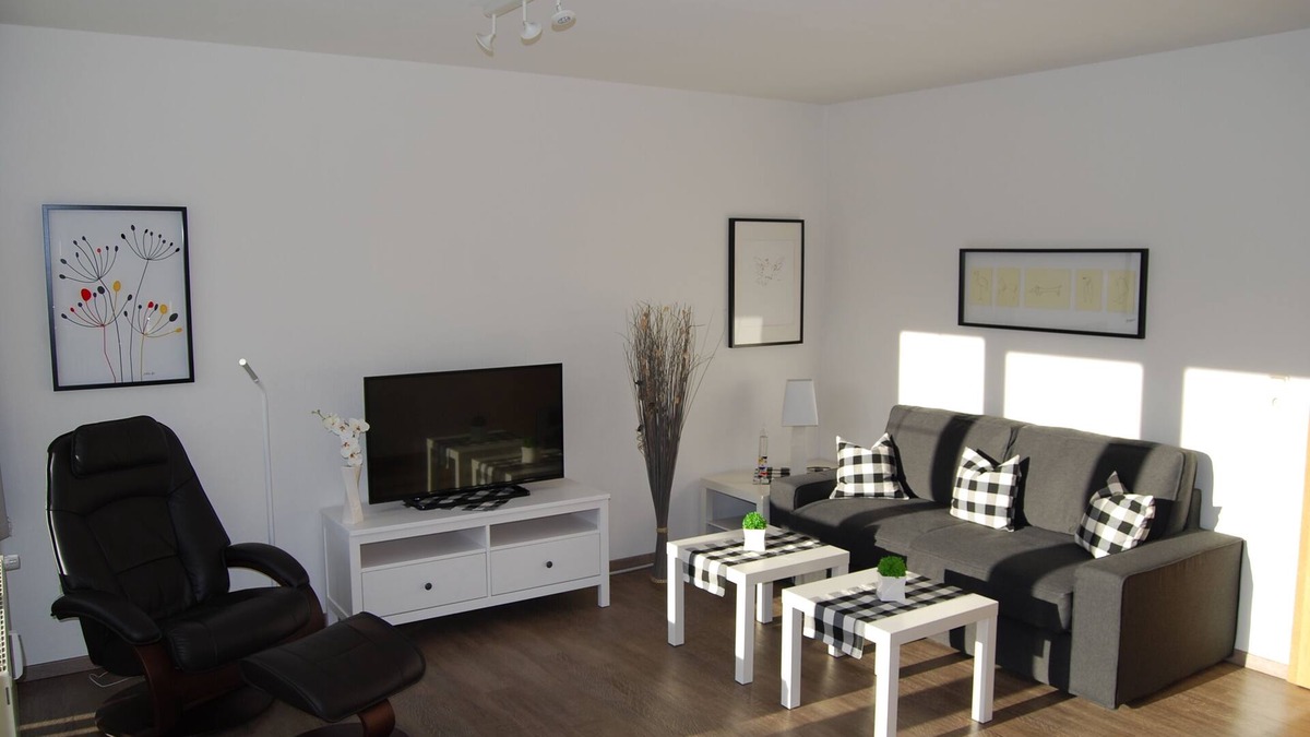Stryck Apartment | Bright, light-flooded 2-room apartment with large balcony, parking space