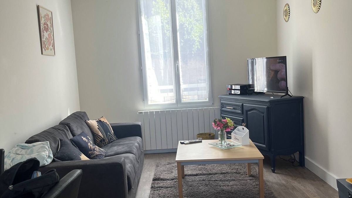 Mezieres-sur-Seine House | Bright little house in village center, close to all amenities.