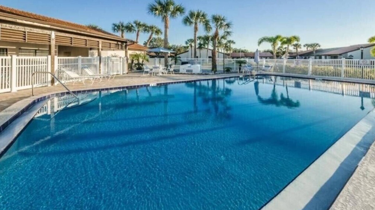 Largo House | Bright-Lovely 2 Bed 1 Bath,15 Minutes From Beach