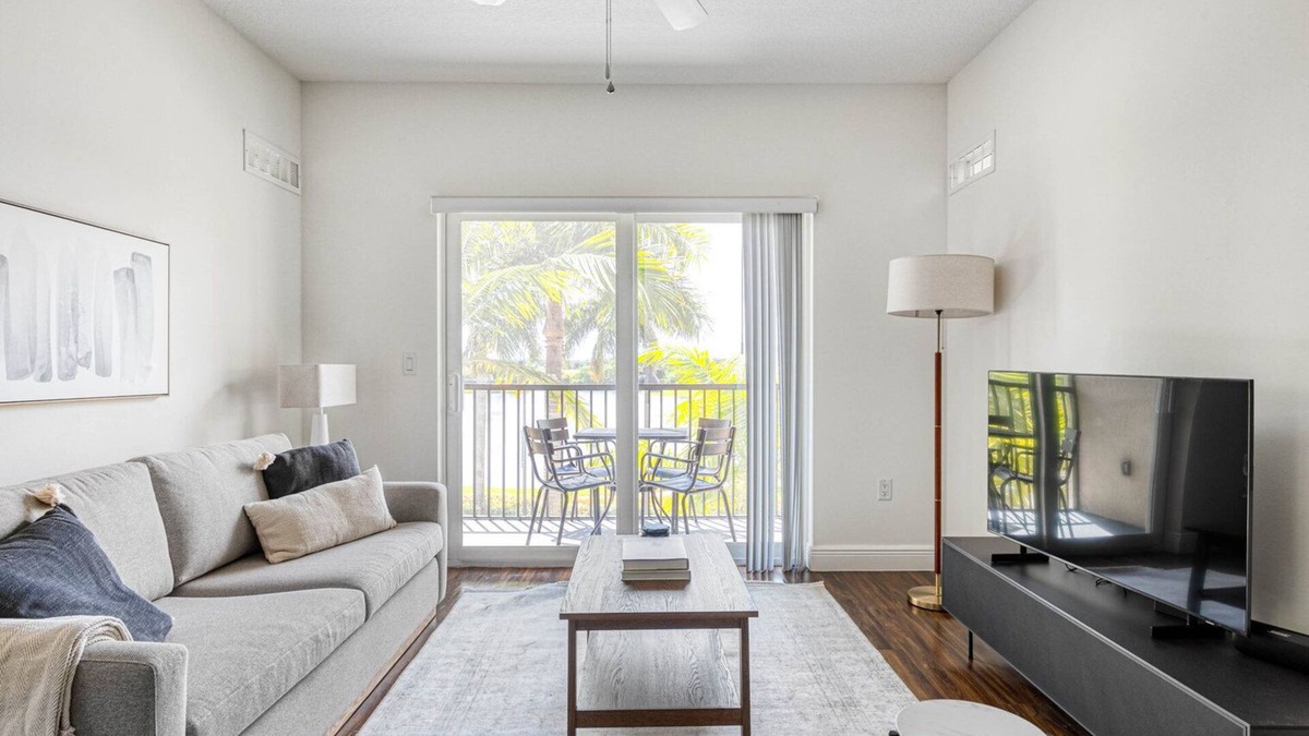 Miramar Apartment | Bright Miramar 2BR w/Gym, Pool & W/D, nr WF, by Blueground