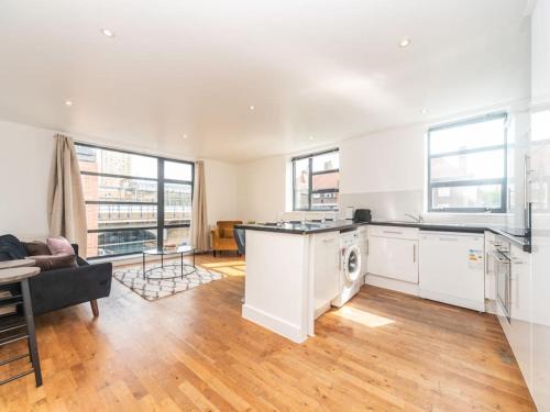 Shadwell Apartment | Bright & Modern 2-Bed Apartment in Vibrant East London