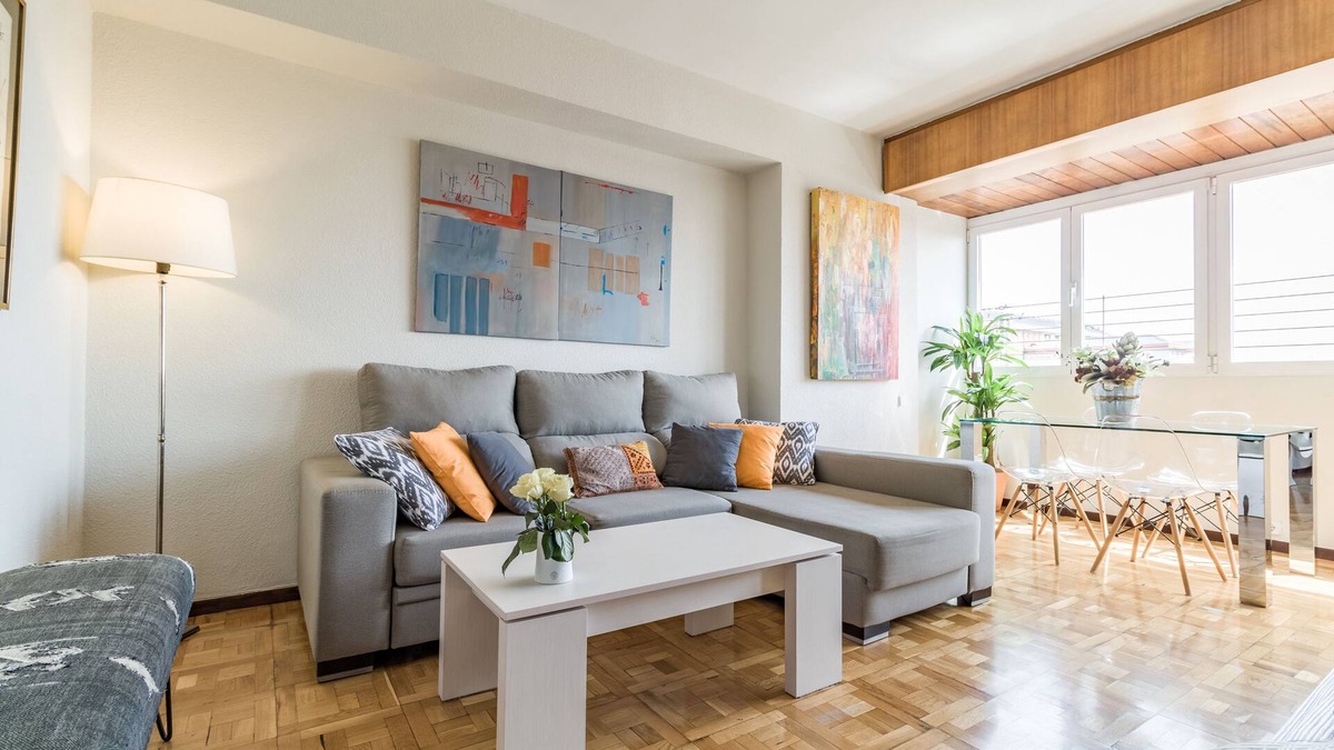 Lista Condo | Bright & Modern 2BR Apartment in Heart of Upscale Barrio Salamanca. Great Views