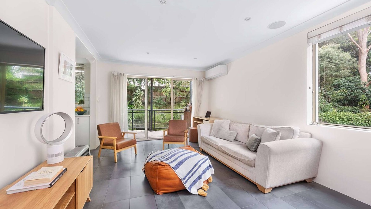 Bellevue Hill Apartment | Bright modern 2BR apartment with garden outlook