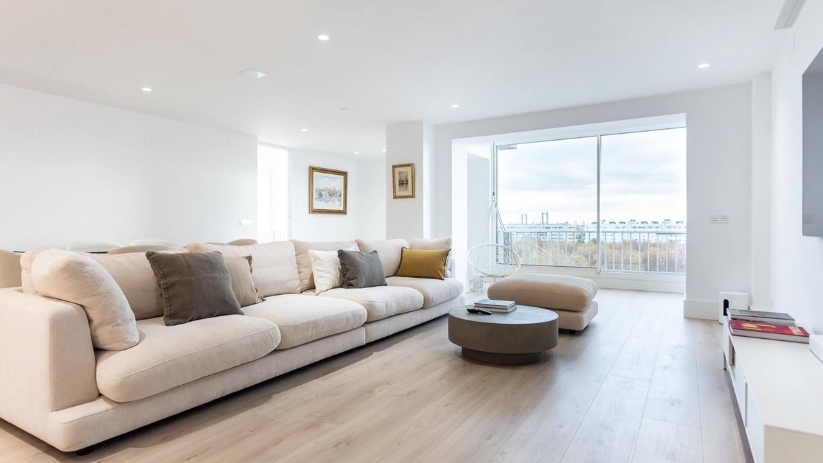 Los Remedios Apartment | Bright, modern and glamourous 3 bedroom with parking