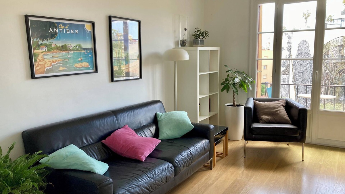 Antibes City Centre Apartment | Bright, modern apartment in town center