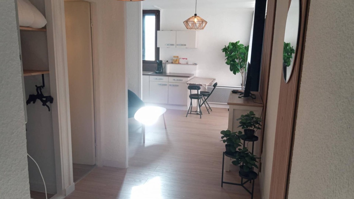 Greoux-les-Bains Apartment | Bright, modern apartment 10 minutes from the spa