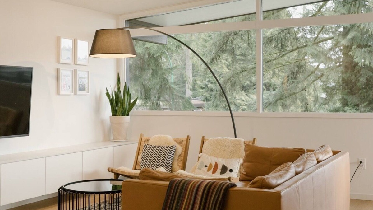 District of North Vancouver House | Bright Modern Home Set In North Shore Mountains