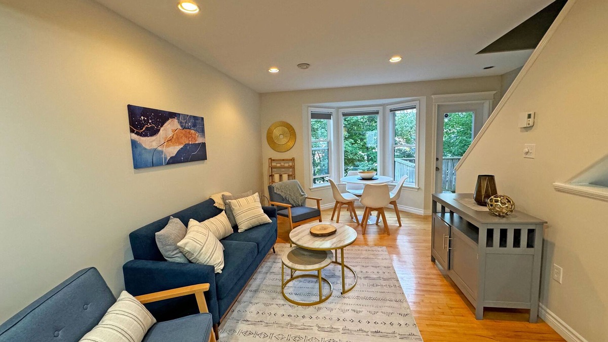 Downtown St. John's House | Bright Modern Home in the City Centre! Two Parking Spots + Fireplace ⭐️⭐️⭐️⭐️⭐️