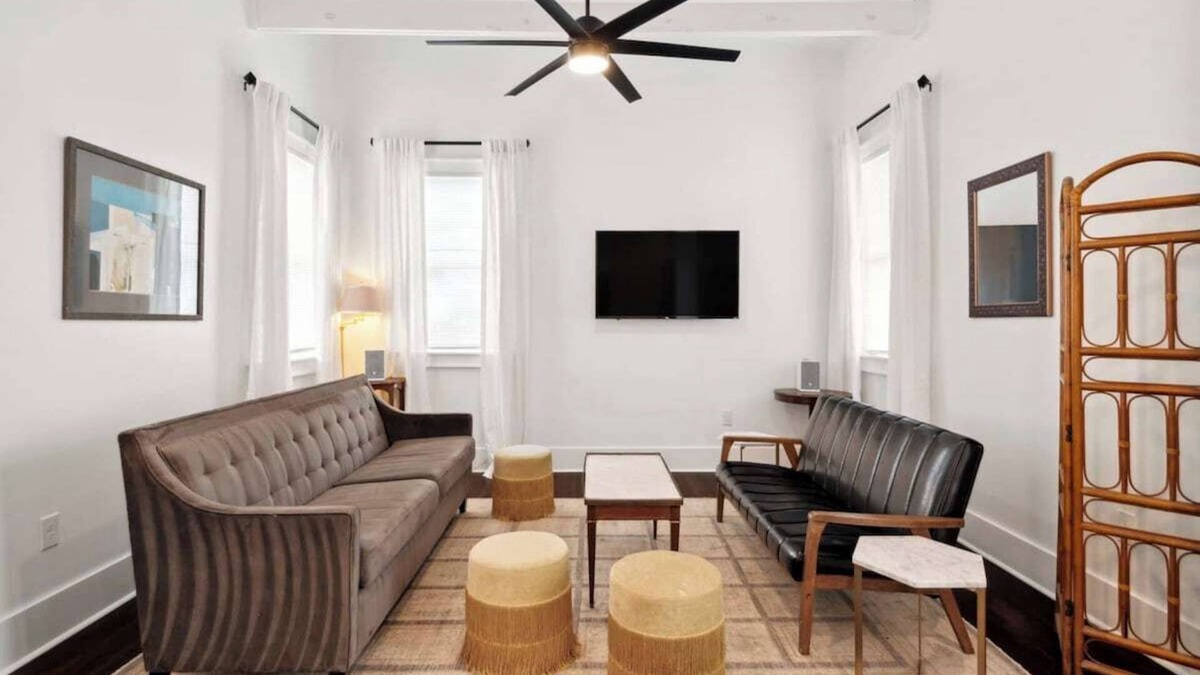 Milan House | Bright Modern House with Backyard 2br|2ba