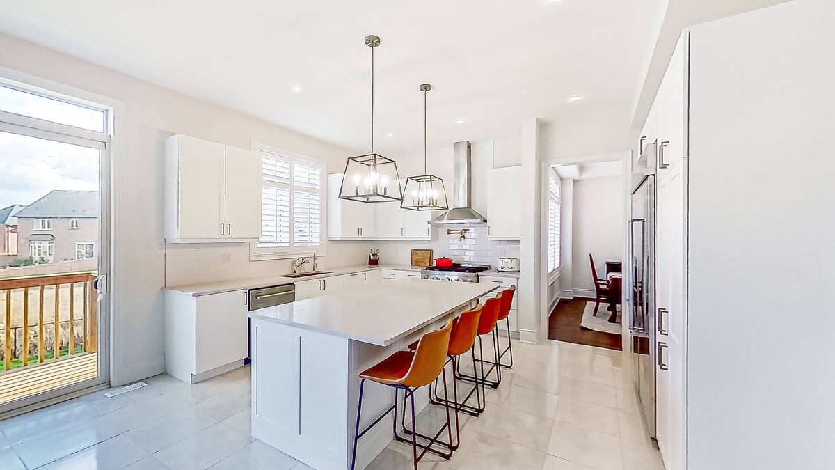 Springwater House | Bright, modern, spacious home with fireplace, near gorgeous lakes & skiing