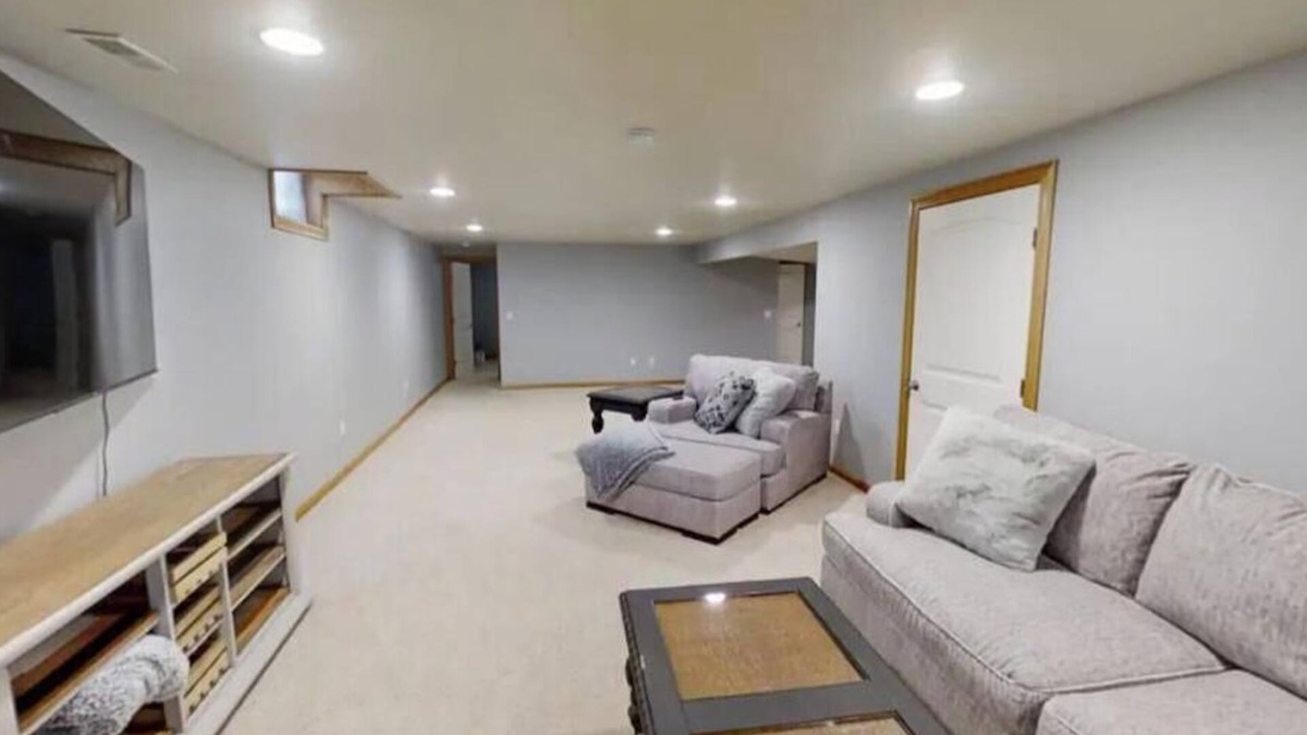 Hays House | Bright 'n' Beautiful! 5 bedrooms 3 restrooms