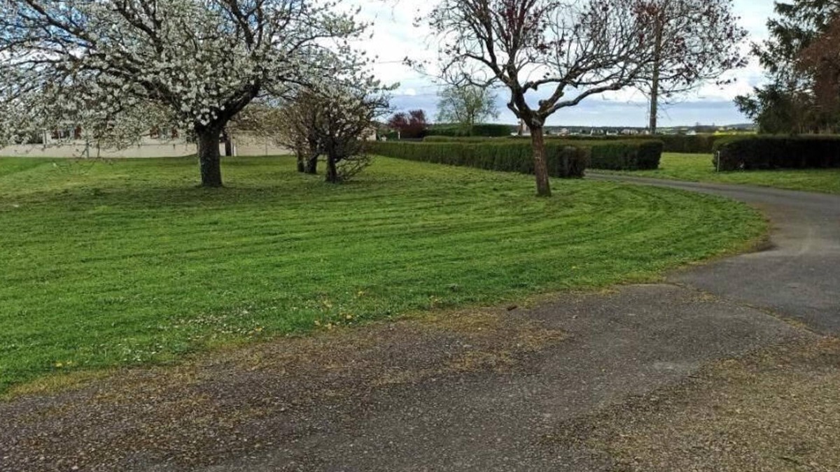 Neuvy-le-Roi House | Bright new apartment, pets welcome