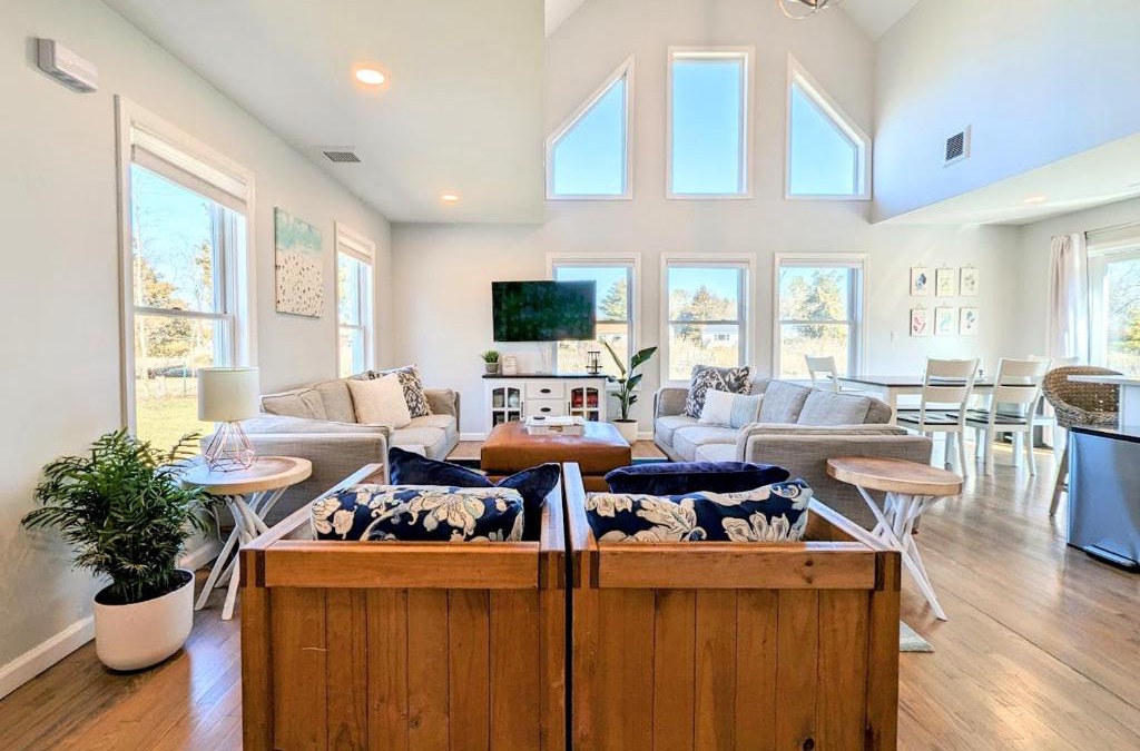 Southold House | Bright Oasis in Beautiful North Fork Wine Country
