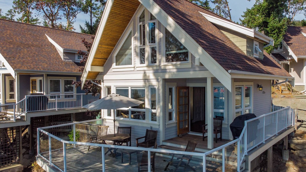 Pender Island Cottage | Bright Ocean View Cottage on Pender Island!