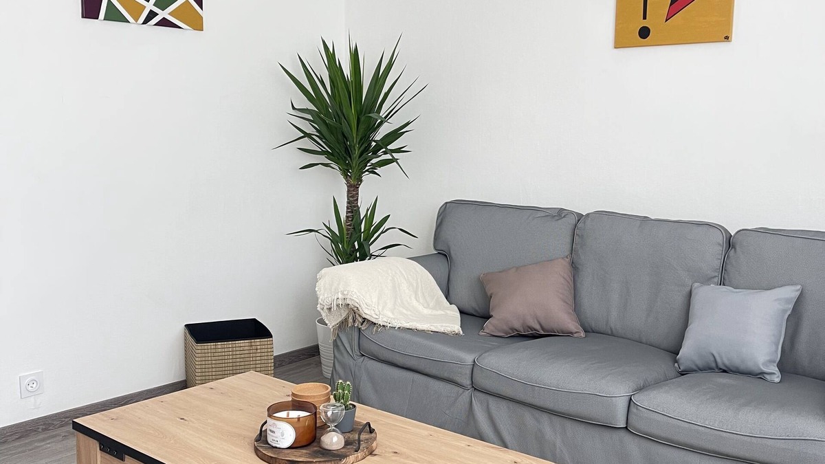 Montauban Apartment | Bright, open-plan apartment