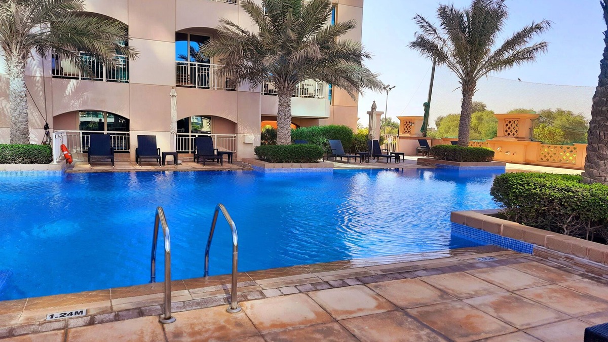 Jumeira 3 Apartment | Bright Open Plan Flat★Central DXB★Large Private Terrace Garden★Great Canal Views