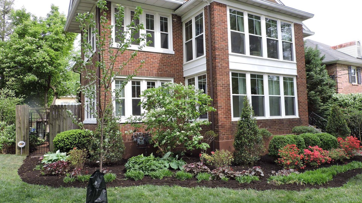 Bonnycastle Condo | Bright, Parkside condo with pool