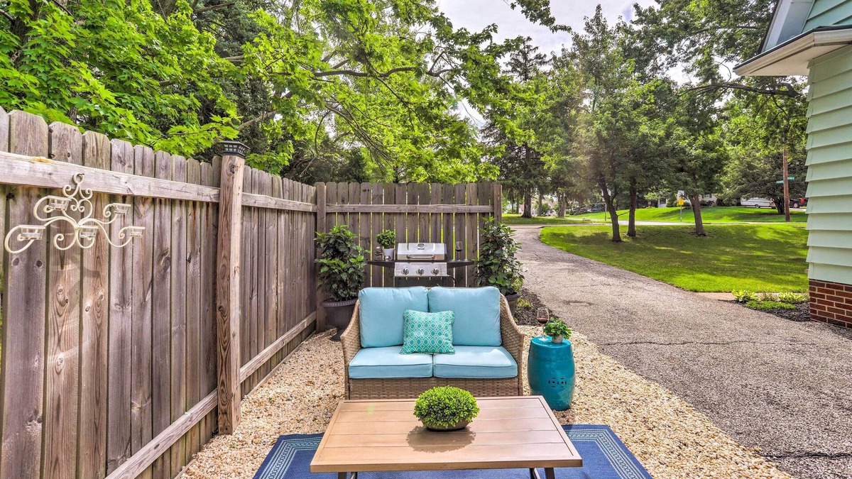 Parma Cottage | Bright Parma Home w/Outdoor Space < 10 Mi to Dtwn