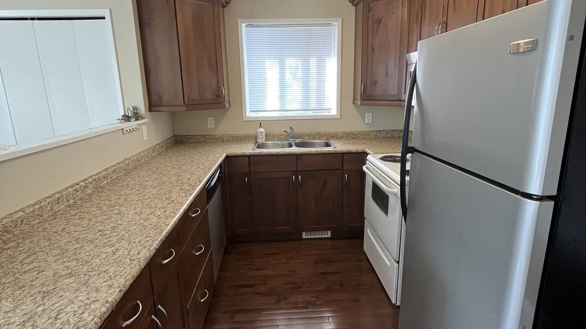 Saskatoon House | Bright, pet friendly 3 bedroom duplex!