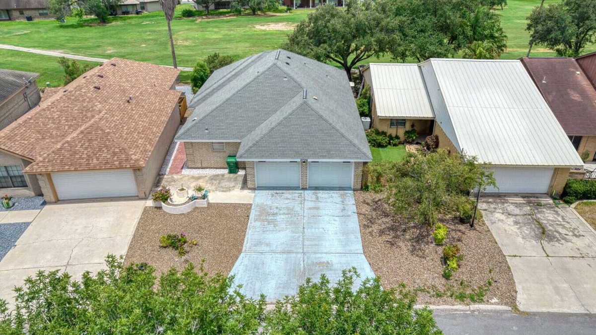 Pharr House | Bright Pharr Getaway | Spacious Family Home w/Garage & Wi-Fi