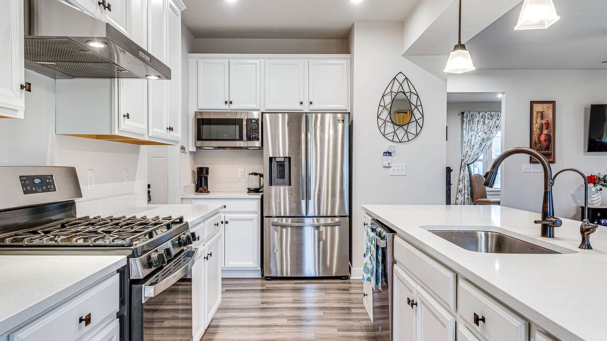 Plainfield House | Bright Plainfield Home ~ 14 Mi to Indianapolis!