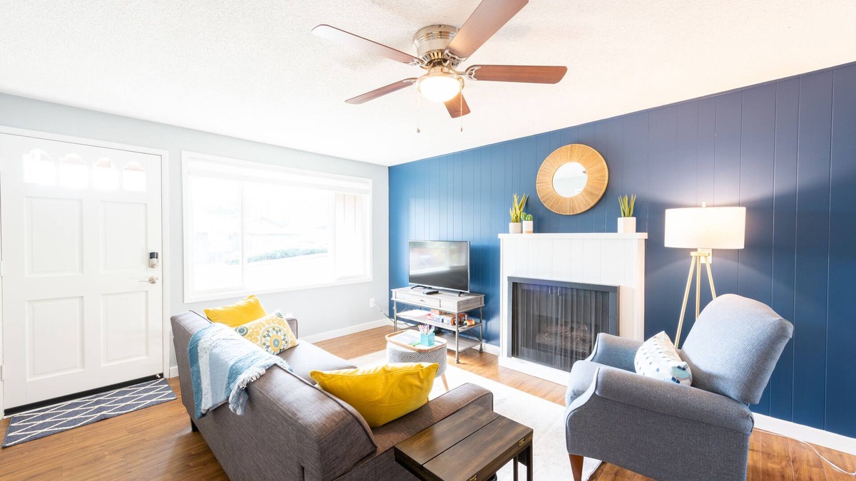 Bull Mountain Apartment | Bright*Private*Stylish 2BR Flat W/Fenced Yard Near Washington Square