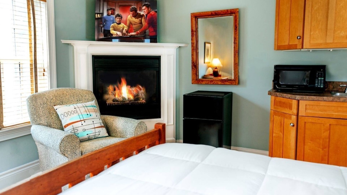 Provincetown Hotel | Bright Queen Room with Fireplace & Skylight - Steps from Downtown Provincetown