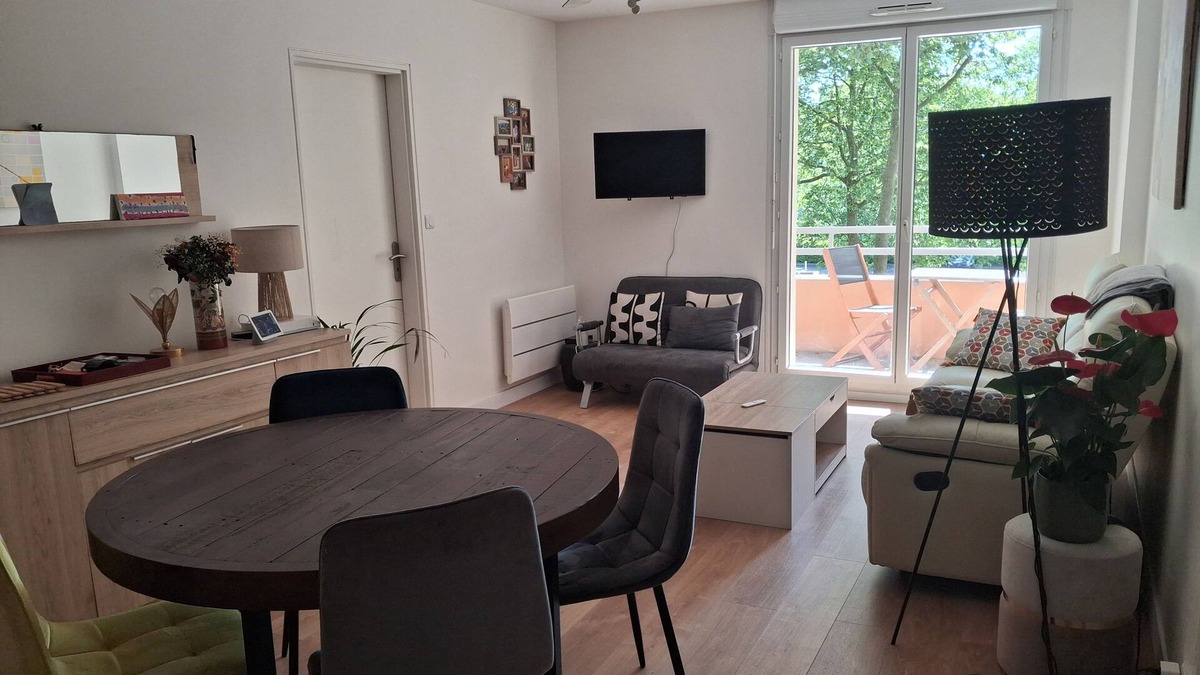 Pont des Demoiselles-Montaudran-La Terrasse Apartment | Bright, quiet apartment close to public transport direct to town center