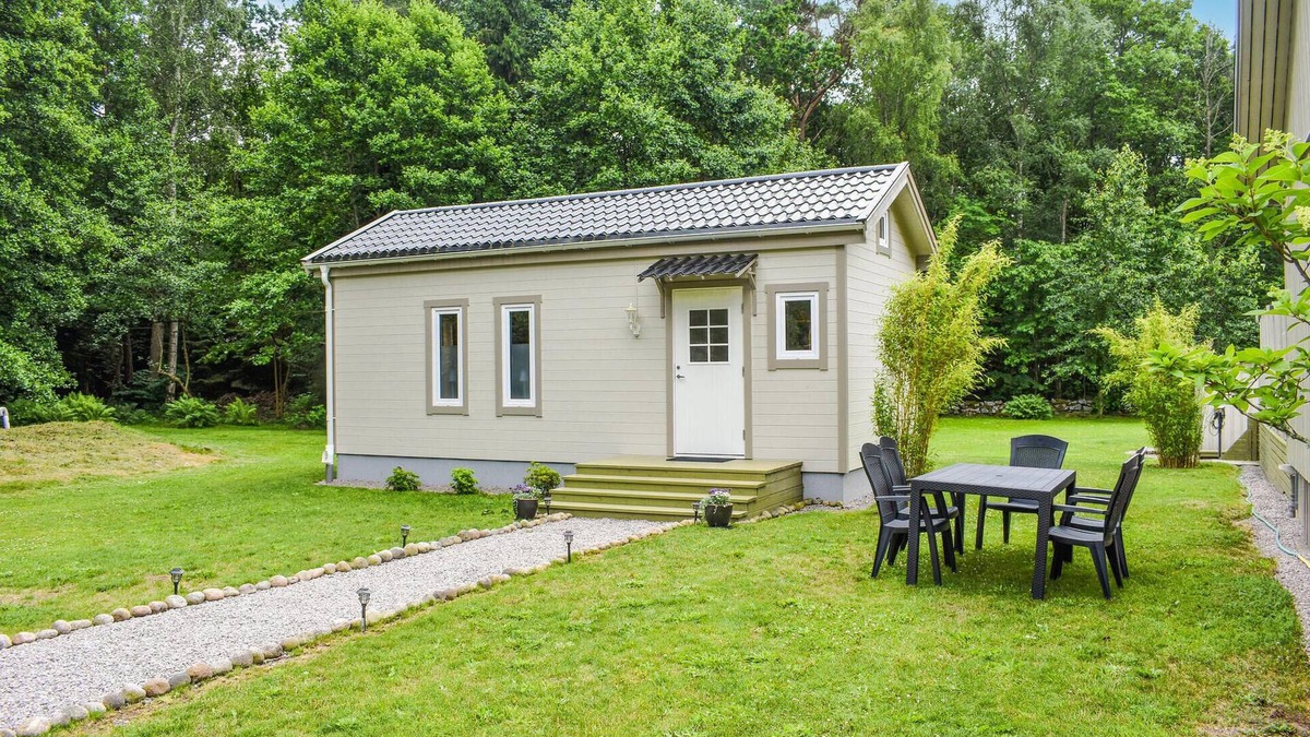 Torhamn House | Bright, quietly located cottage close to the water.
