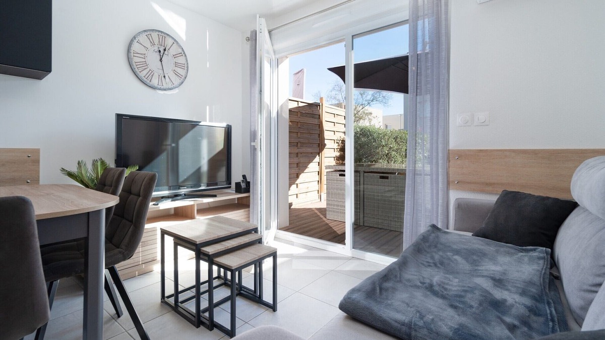 Serignan Villa | Bright Retreat Near Beach