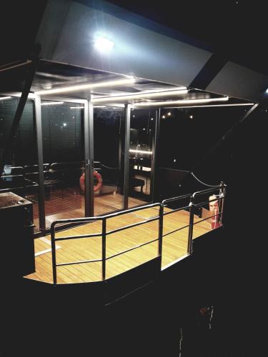 Belgrade Boat Rental | Bright Room Houseboat