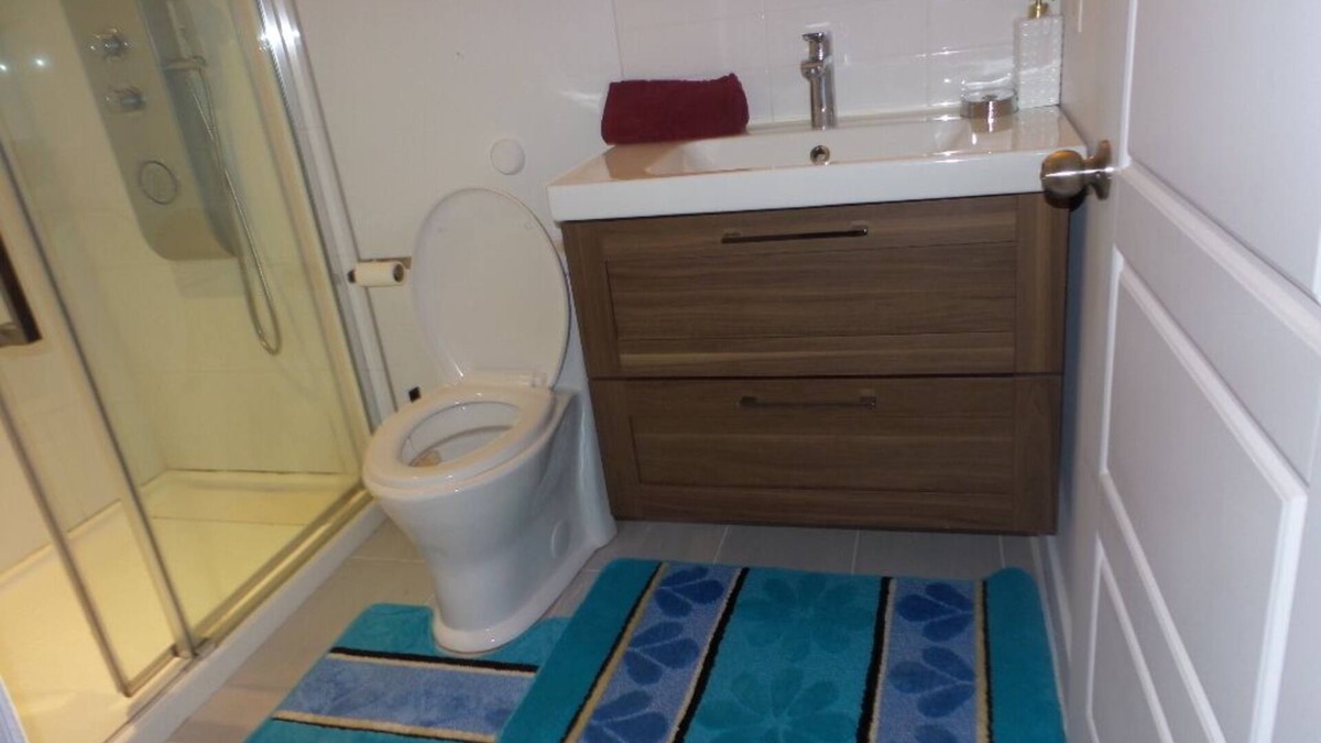 Mirabel Apartment | Bright room in a 3 and a half with sofa bed to rent for your stays