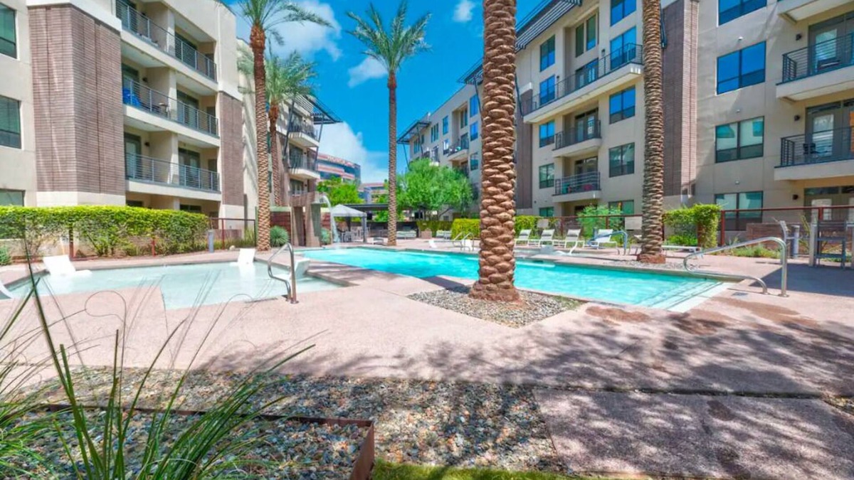 Fashion Square Apartment | Bright & Rustic Space Next To Fashion Square! Pool