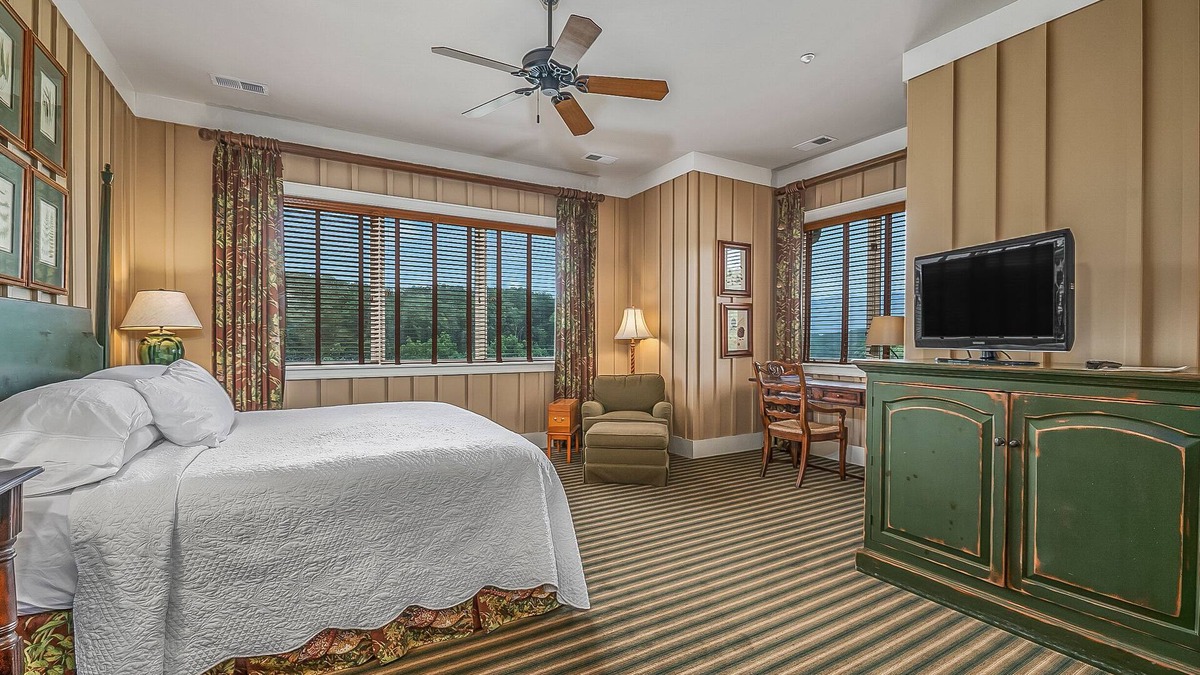 Mill Spring Cabin | Bright's Creek Lodge - King Room- Near Tryon and TIEC & Hendersonville