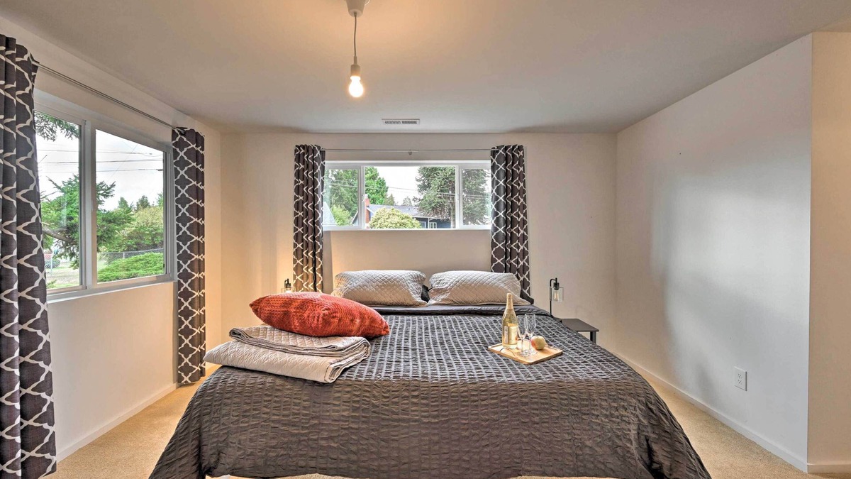Highline Cottage | Bright Seattle Cottage w/Private Backyard Access!