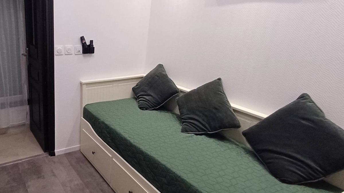 Saint-Ouen Apartment | Bright small studio Paris Saint Ouen - Line 14 &13