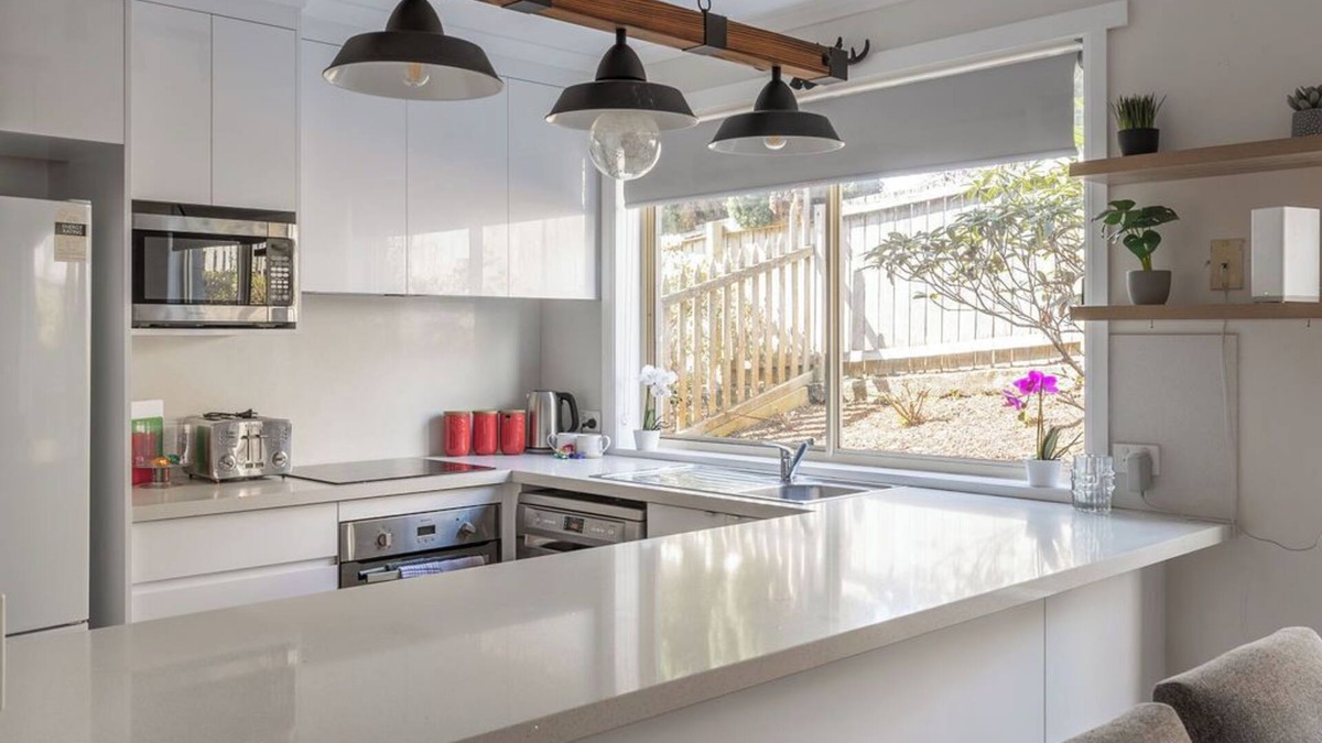 Romaine House | Bright & Spacious 2-Story Retreat