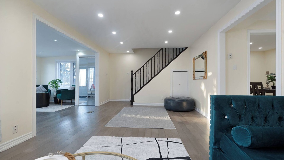 Ajax House | Bright & Spacious 4BR Home | Private Backyard | Near Downtown Toronto