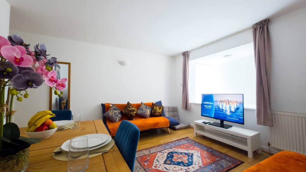 Shadwell Apartment | Bright Spacious Flat near Shadwell Station I PTK