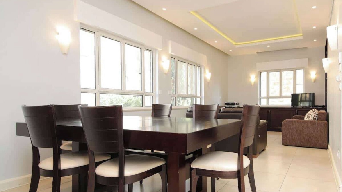 Rehavia Apartment | Bright, Spacious, & Homey Rechavia Apartment