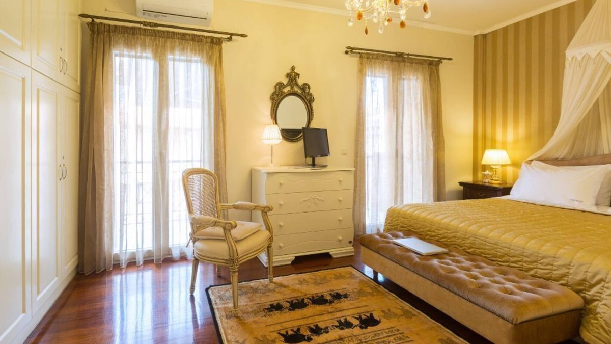Alepou House | Bright, spacious house with private yard