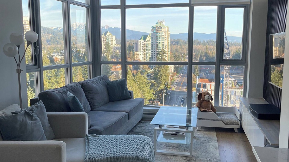 Coquitlam Condo | Bright spacious modern condo home away from home
