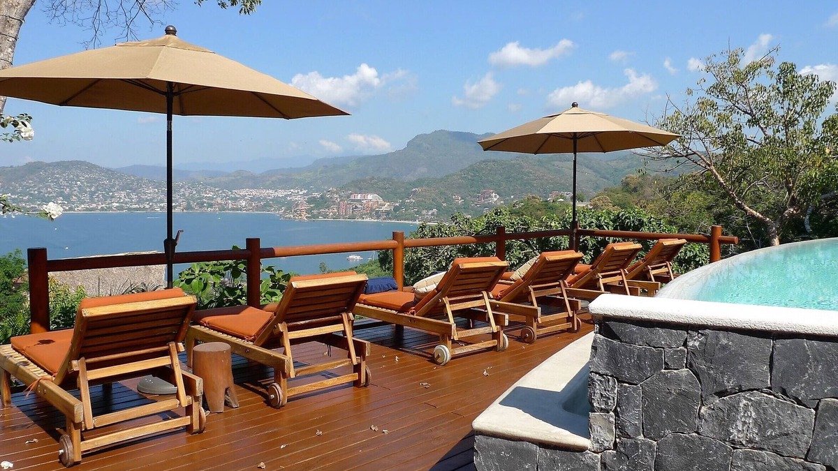 Cerro del Vigia Apartment | Bright, spacious modern studio with stunning bay views