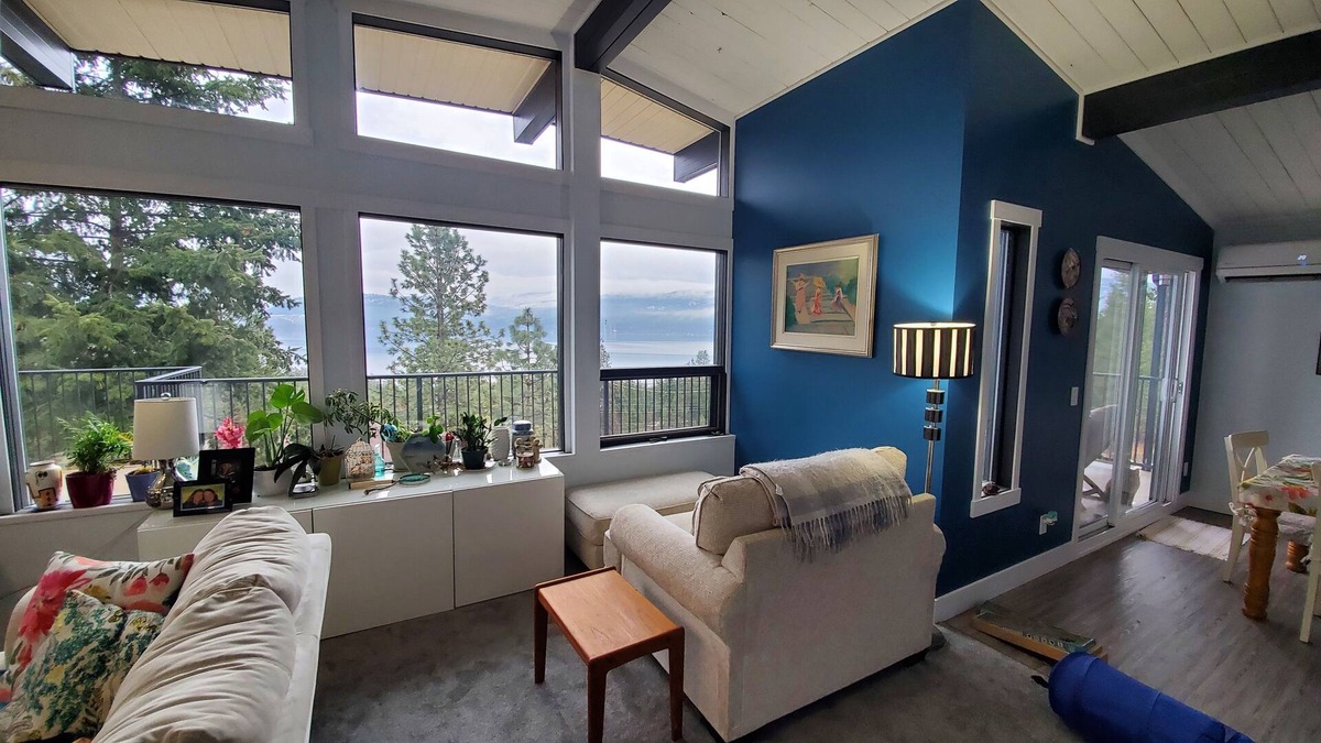 Westshore Estates House | Bright & Spacious Okanagan Lakeview 3 bdrm house.