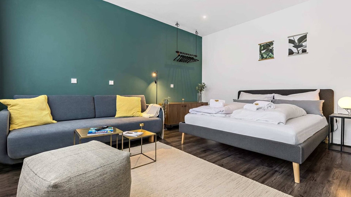 Antonviertel Apartment | ☆BRIGHT: Spacious Studio for 4 | Kitchen | Parking