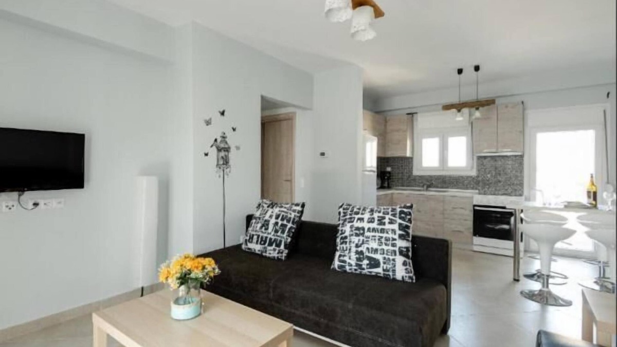 Ampelokipoi-Menemeni Apartment | Bright Spacious Two-Bedroom Apartment