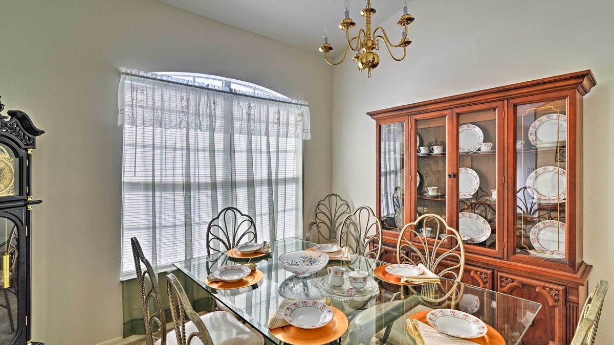 Spring Hill Cottage | Bright Spring Hill Home: 5 Mi to Weeki Wachee Park